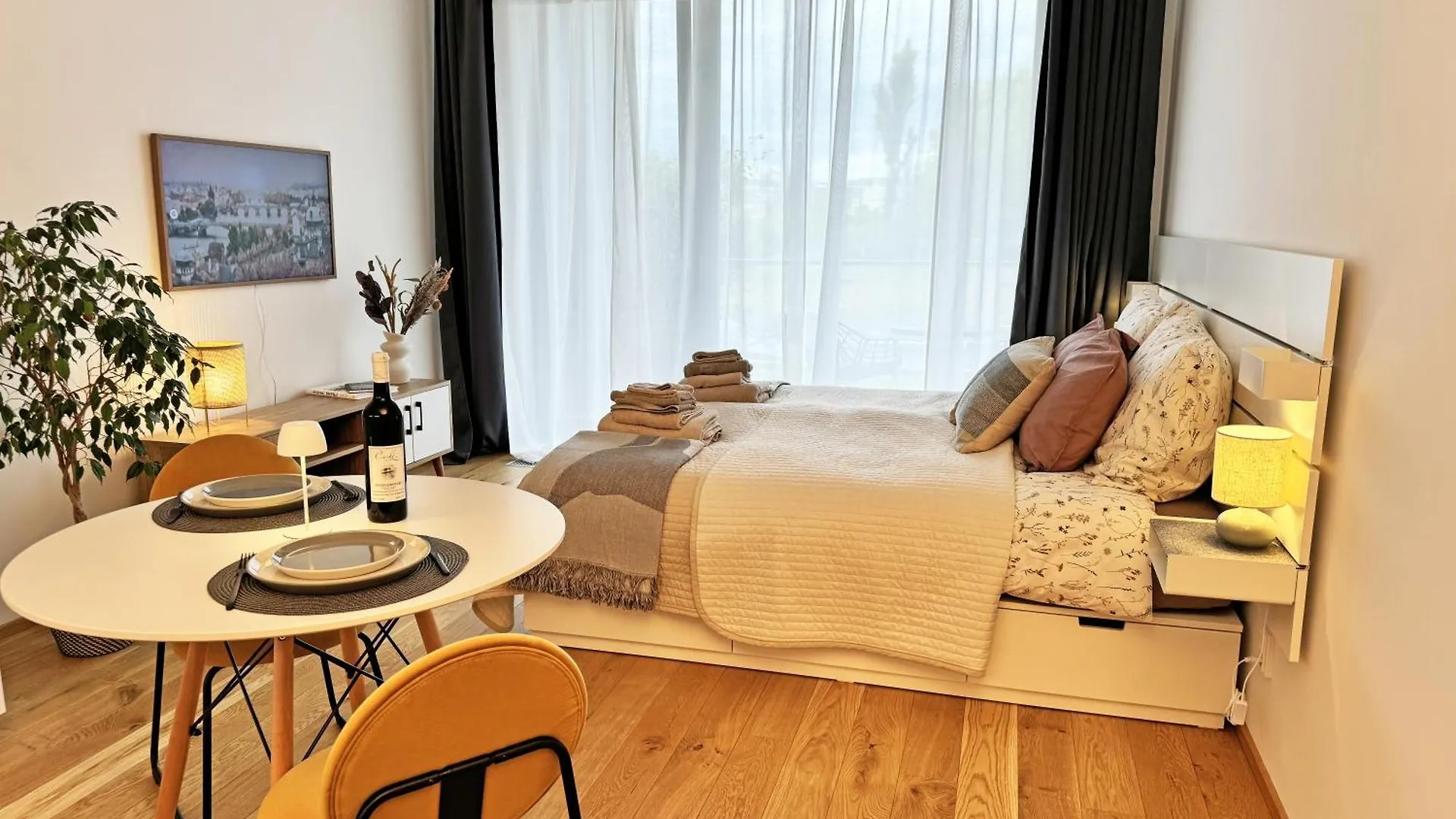New Studio, King Bed, Free Parking, Terrace Prague
