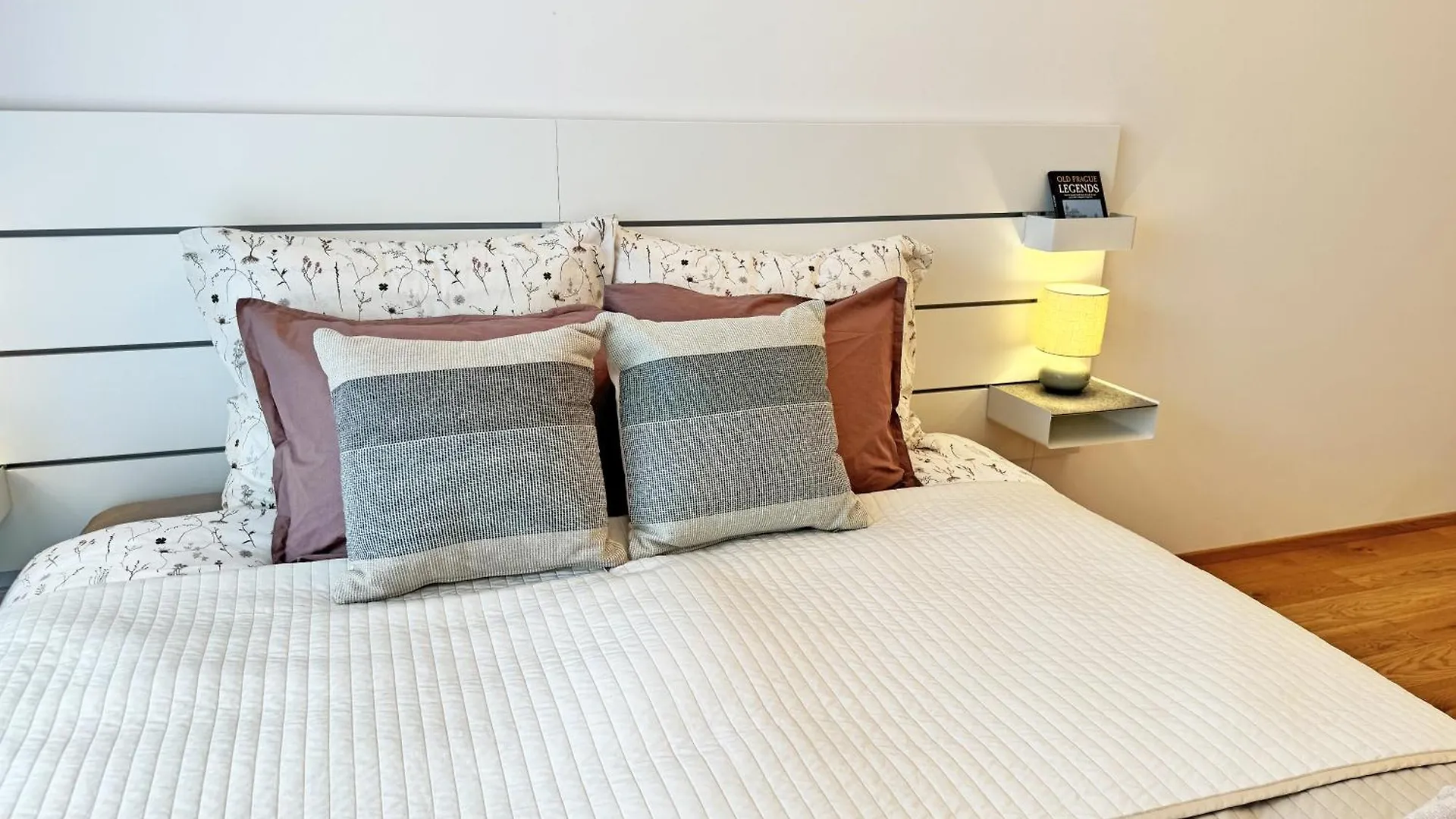 Apartment New Studio, King Bed, Free Parking, Terrace Prague