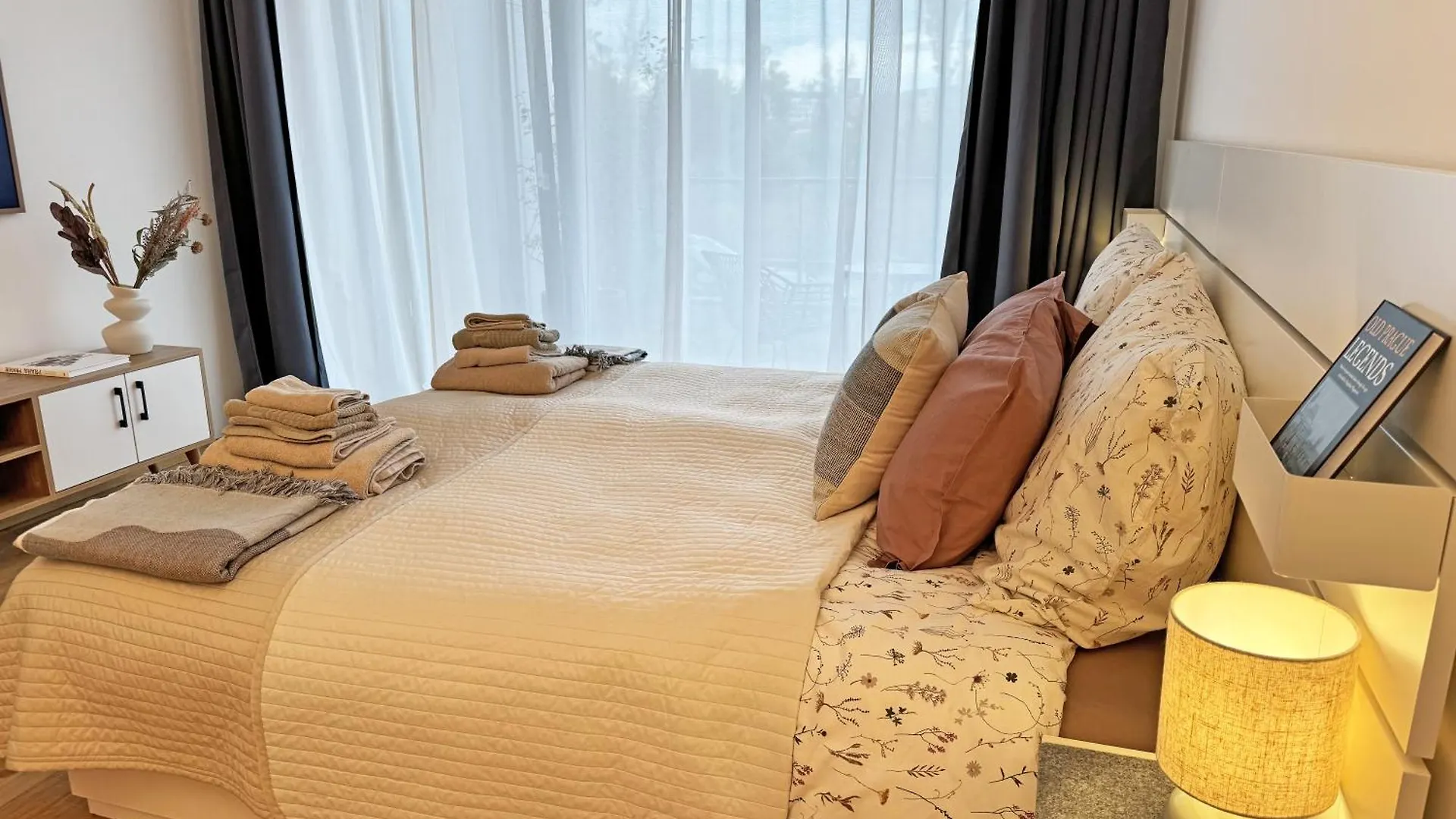 New Studio, King Bed, Free Parking, Terrace Prague Apartment