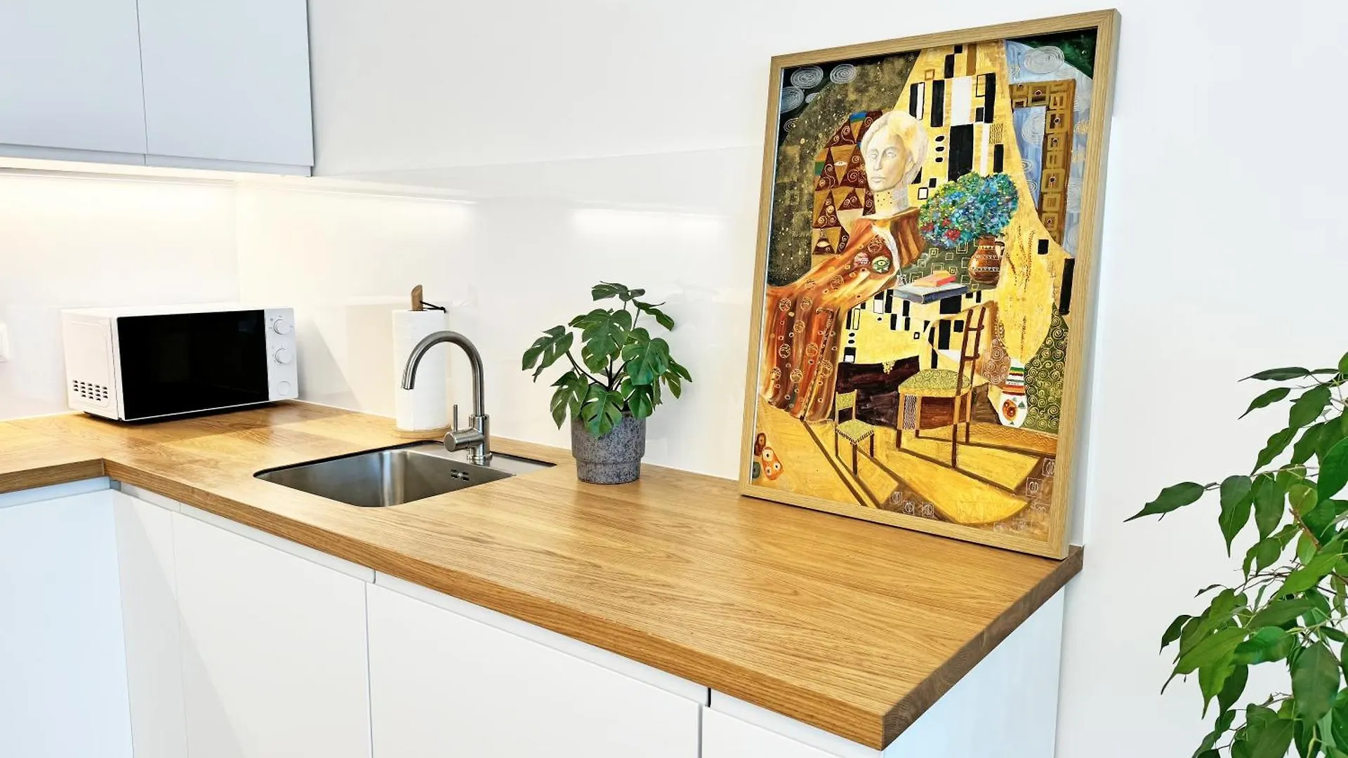 New Studio, King Bed, Free Parking, Terrace Prague