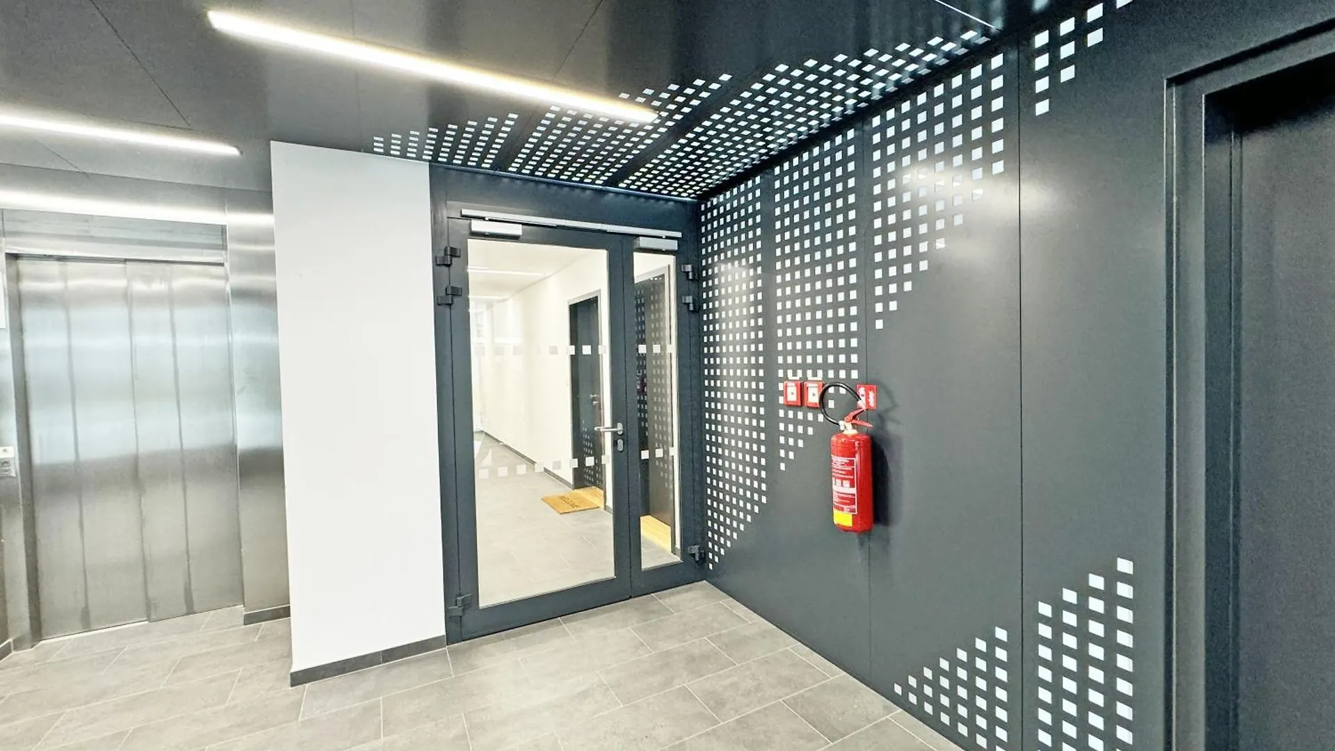 New Studio, King Bed, Free Parking, Terrace Prague Apartment