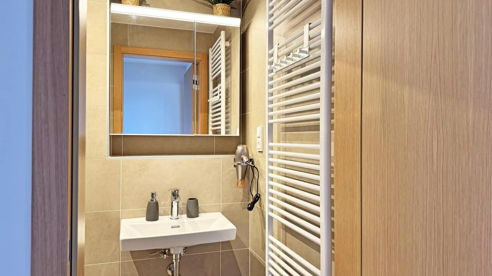 New Studio, King Bed, Free Parking, Terrace Praha Apartmán